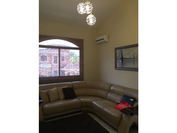 AMPLIA CASA L/B CON PISCINA CLAYTON VILLAGE 4REC 870 MT2