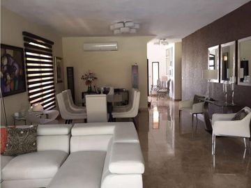 AMPLIA CASA L/B CON PISCINA CLAYTON VILLAGE 4REC 870 MT2