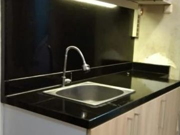 Apt. Gunawangsa Manyar Istimewa, Baru renov, Full furnish