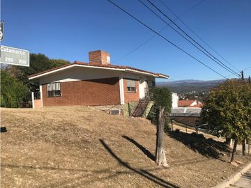 CASA EN VENTA / HERMOSA VISTA !!