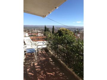 CASA EN VENTA / HERMOSA VISTA !!