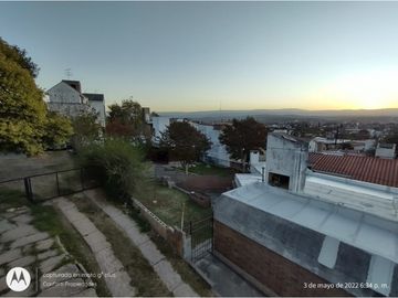 CASA EN VENTA / HERMOSA VISTA !!