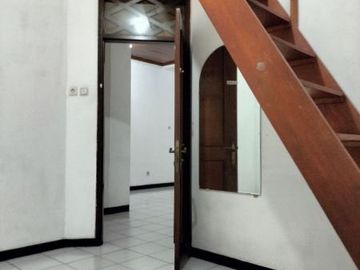 Rumah Asri Klasik Terawat Di Antapani Bandung Timur