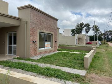 APTA A CREDITO APPTO   ESCRITURA INMEDIATA    CASAS A ESTRENAR CON TERMINACIONES DE YESO Y PISOS DE PRCELANATO FINANCIACION - RECIBIMOS VEHÍCULOS - PR