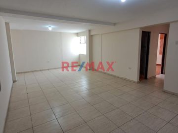 Tenga la oportunidad de comprar un 2do. piso con 3 departamentos independientes que lo puede independizar o vivir con toda su familia en una zona cent