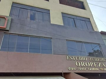 Tenga la oportunidad de comprar un 2do. piso con 3 departamentos independientes que lo puede independizar o vivir con toda su familia en una zona cent