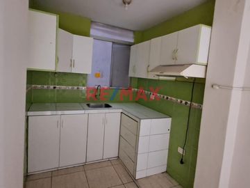 Tenga la oportunidad de comprar un 2do. piso con 3 departamentos independientes que lo puede independizar o vivir con toda su familia en una zona cent