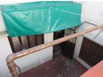 Casa de 2 plantas con garaje y terraza grande. Oportunidad