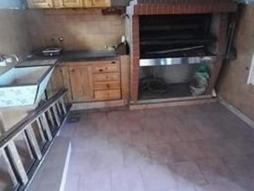 Casa de 2 plantas con garaje y terraza grande. Oportunidad
