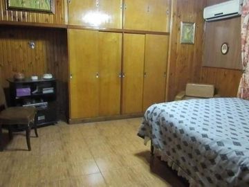 Casa de 2 plantas con garaje y terraza grande. Oportunidad