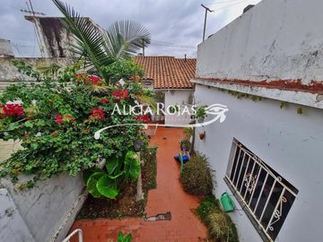 Lindo Chalet de 8.66x23 gge-Corrientes 3700-Malaver