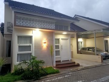 RUMAH CANTIK SIAP HUNI FURNISHED DLM CLUSTER DI PURWOMARTANI