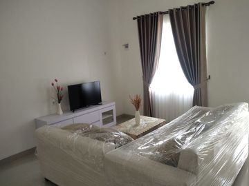 RUMAH CANTIK SIAP HUNI FURNISHED DLM CLUSTER DI PURWOMARTANI