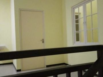 Rumah Mulyosari Baru Hadap Utara Pln 2200w Row jalan 2 mobil