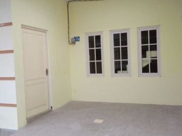 Rumah Mulyosari Baru Hadap Utara Pln 2200w Row jalan 2 mobil