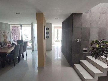 SE VENDE HERMOSA CASA
