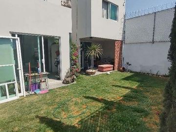 SE VENDE HERMOSA CASA