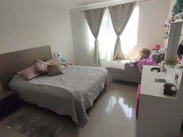 SE VENDE HERMOSA CASA