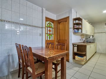 Venta de casa en La Reina – Luminosa y Acogedora Propiedad de un piso.