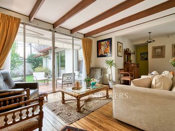 Venta de casa en La Reina – Luminosa y Acogedora Propiedad de un piso.