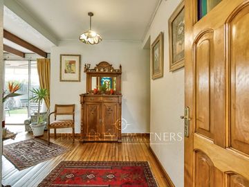 Venta de casa en La Reina – Luminosa y Acogedora Propiedad de un piso.