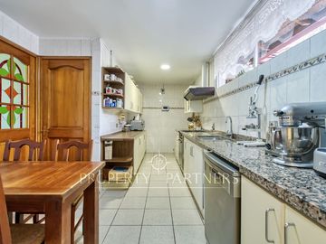 Venta de casa en La Reina – Luminosa y Acogedora Propiedad de un piso.