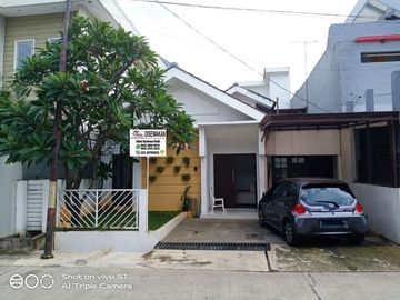 Disewakan Rumah di Cipinang Indah 1,ada swimming pool minimalis cozy