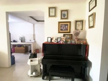 Disewakan Rumah di Cipinang Indah 1,ada swimming pool minimalis cozy