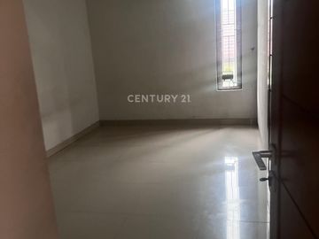 Disewakan Rumah Rapi Nyaman Dan Bagus Di Duta Bumi Bekasi