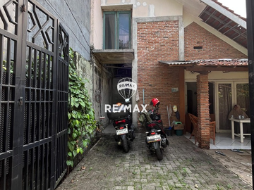 DIJUAL RUMAH HITUNG TANAH DEKAT KAMPUS UI