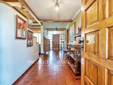 Casa con gran terreno en La Reina