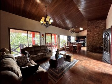 Oportunidad! Se Vende o Alquila Hermosa Casa en Altos del Maria