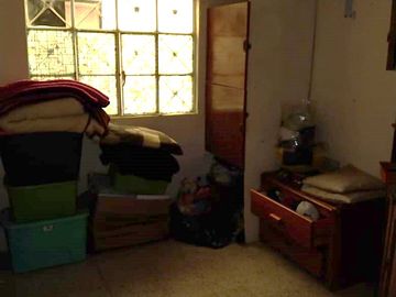 CASA EN VENTA DE UN NIVEL Y LOCAL COMERCIAL EN VILLA DE LAS FLORES