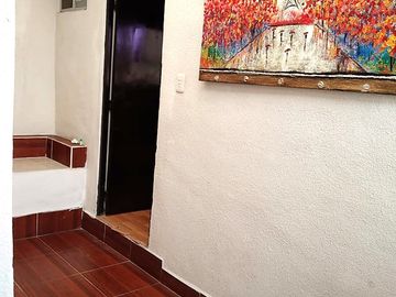 CASA EN VENTA DE UN NIVEL Y LOCAL COMERCIAL EN VILLA DE LAS FLORES