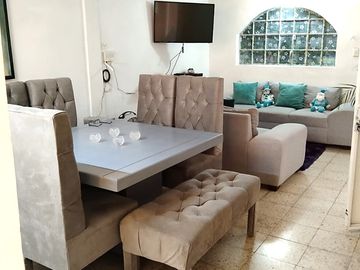 CASA EN VENTA DE UN NIVEL Y LOCAL COMERCIAL EN VILLA DE LAS FLORES