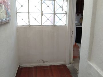 CASA EN VENTA DE UN NIVEL Y LOCAL COMERCIAL EN VILLA DE LAS FLORES