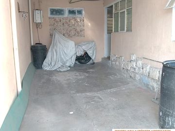 CASA EN VENTA DE UN NIVEL Y LOCAL COMERCIAL EN VILLA DE LAS FLORES