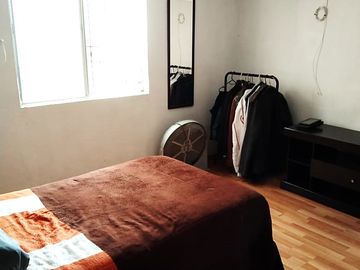 CASA EN VENTA DE UN NIVEL Y LOCAL COMERCIAL EN VILLA DE LAS FLORES