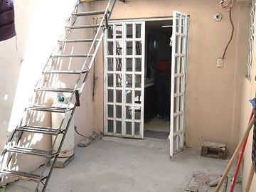 CASA EN VENTA DE UN NIVEL Y LOCAL COMERCIAL EN VILLA DE LAS FLORES
