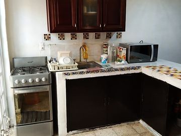 CASA EN VENTA DE UN NIVEL Y LOCAL COMERCIAL EN VILLA DE LAS FLORES
