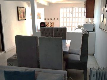 CASA EN VENTA DE UN NIVEL Y LOCAL COMERCIAL EN VILLA DE LAS FLORES