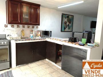 CASA EN VENTA DE UN NIVEL Y LOCAL COMERCIAL EN VILLA DE LAS FLORES