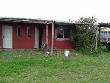 Tres bungalows y dos monoambientes
