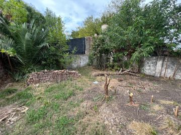 VENTA DE CASA 3 AMBIENTES A RECICLAR - ZONA COMERCIAL - LOTE DE 400 M² - MONTE GRANDE