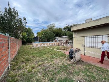 VENTA DE CASA 3 AMBIENTES A RECICLAR - ZONA COMERCIAL - LOTE DE 400 M² - MONTE GRANDE