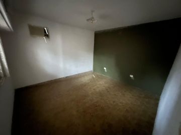 VENTA DE CASA 3 AMBIENTES A RECICLAR - ZONA COMERCIAL - LOTE DE 400 M² - MONTE GRANDE