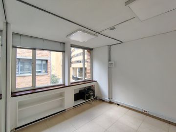 oficina en arriendo en parque nacional. Cod A1087273