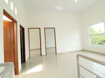 RUMAH BARU MEWAH PREMIUM 2LT DI DEKAT KAMPUS UII KAWASAN RAMAI