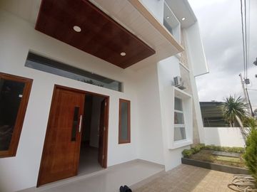 RUMAH BARU MEWAH PREMIUM 2LT DI DEKAT KAMPUS UII KAWASAN RAMAI