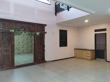 dijual rumah 2 lantai minimalisbagus cantik Batununggal Bandung dekat tol